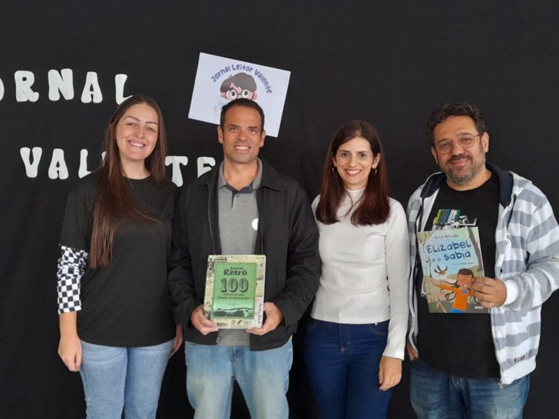 Professores participam do lan&ccedil;amento do jornal escolar Leitor Valente – Foto: Bruna La&iacute;s Linzmeyer Giese