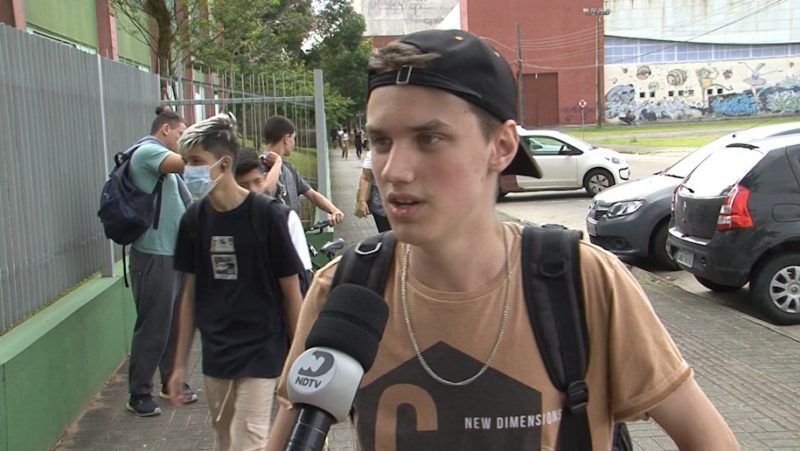 &ldquo;Fa&ccedil;o 18 anos este ano, j&aacute; tirei o t&iacute;tulo, tenho interesse de votar. Precisamos participar dessas decis&otilde;es&rdquo;, comentou outro jovem