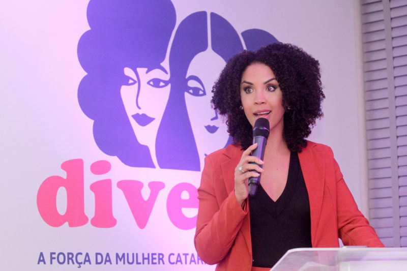A jornalista Amanda Santos falou sobre sua s&eacute;rie de reportagens que retrata a viol&ecirc;ncia contra a mulher – Foto: Leo Munhoz/ND