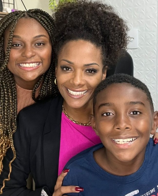 Let&iacute;cia Mello com os dois filhos – Foto: Acervo Pessoal/ND