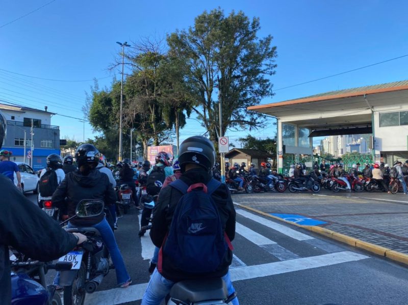Balsas do Ferry Boat ainda n&atilde;o estavam funcionando normalmente na manh&atilde; desta quinta-feira por conta das chuvas – Foto: Carlos Cidral/NDTV