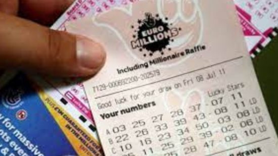 Milionário é mixaria: Felizardo ganha loteria mais fácil que a Mega-Sena e fica bilionário