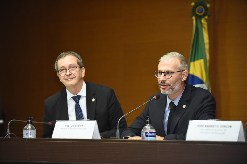 Ministro da Educa&ccedil;&atilde;o Victor Godoy exp&otilde;e o relat&oacute;rio com a&ccedil;&otilde;es sobre educa&ccedil;&atilde;o b&aacute;sica – Foto: Luis Fortes/ MEC