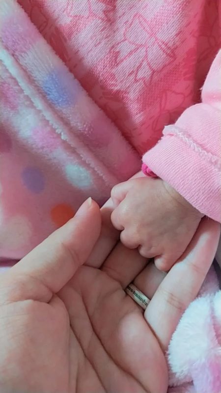 Fam&iacute;lia viajou mais de 600 quil&ocirc;metros para realizar a cirurgia e, at&eacute; o momento, nenhuma resposta concreta foi dada – Foto: Gisele Pereira/Divulga&ccedil;&atilde;o/ND