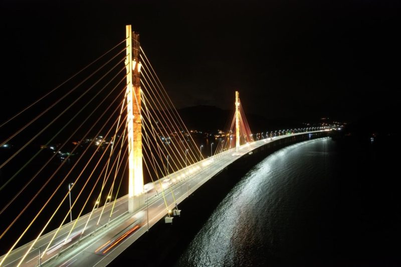 Ponte Anita Garibaldi ainda mais bonita também à noite. &#8211; Foto: Divulgação