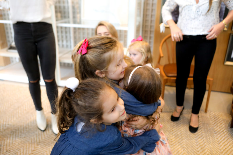 As crian&ccedil;as agora, com 4 anos, n&atilde;o demoraram a se enturmar – Foto: Fabr&iacute;cia Pinho/Reprodu&ccedil;&atilde;o/ND