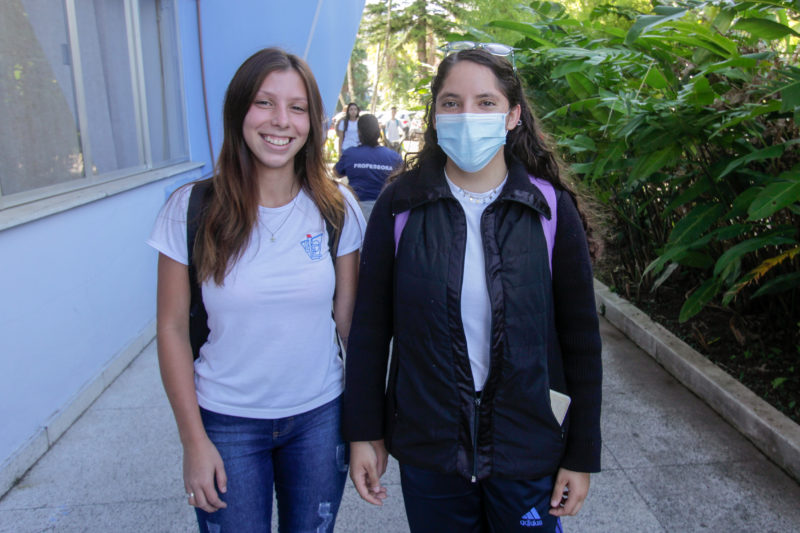 As amigas Bianca (&agrave; esquerda) e Melissa se preparam para votar nas elei&ccedil;&otilde;es 2022 – Foto: Leo Munhoz/ND