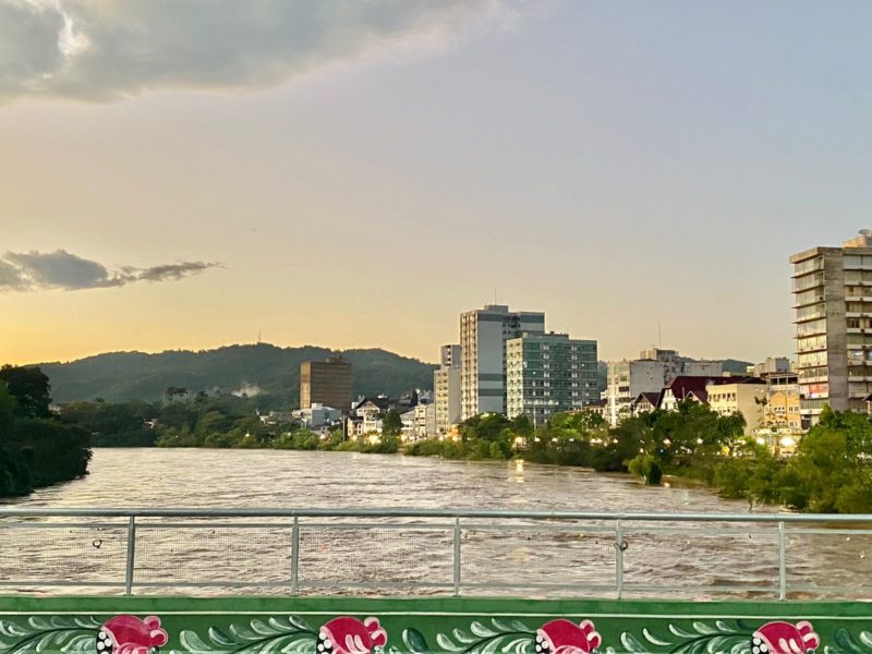 Temperatura de Blumenau para esta sexta-feira &eacute; de 27&deg;C&nbsp; – Foto: Mois&eacute;s Stuker/NDTV