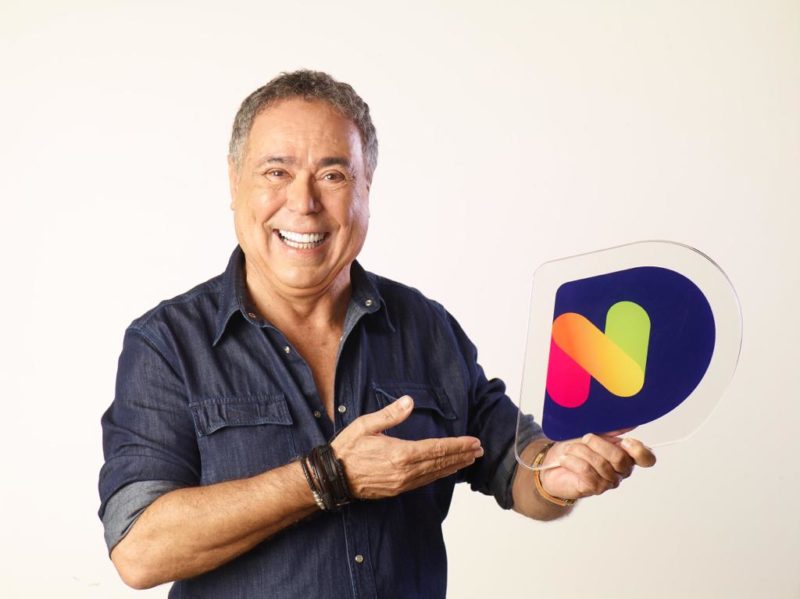 Ney Lopes segura placa do Grupo ND