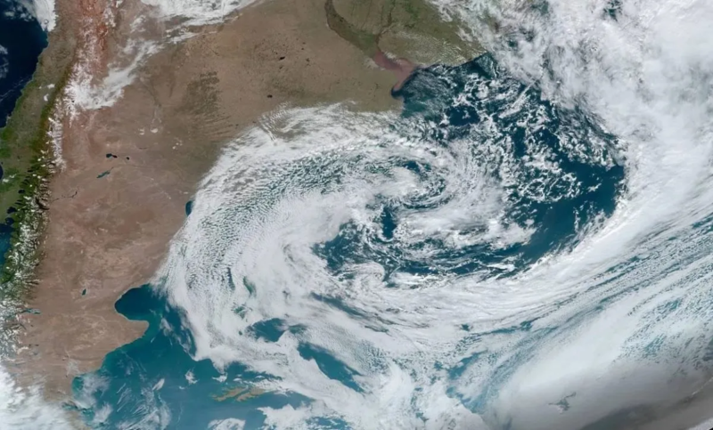 Inmet admite risco de ciclone virar furacão no Sul do Brasil — Foto: Internet/ND