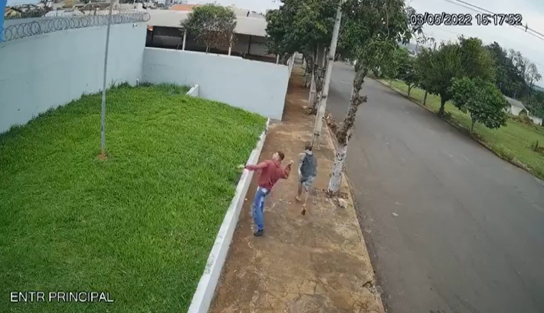 Bandido trapalh&atilde;o foge sem dire&ccedil;&atilde;o e se d&aacute; mal – Internet/ND&nbsp;