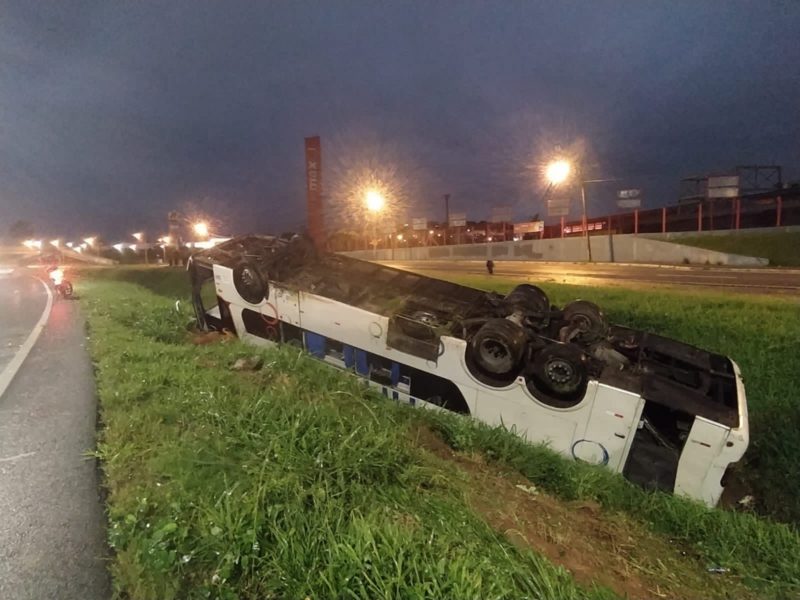 Capotamento ocorreu durante a madrugada – Foto: GMF/Divulga&ccedil;&atilde;o/ND
