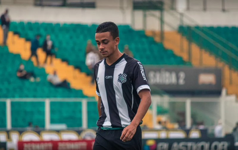 Paolo vem pedindo passagem no time titular do Figueirense – Foto: Patrick Floriani/FFC
