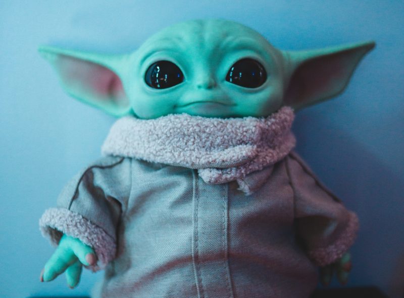 Diversos s&iacute;mbolos da cultura geek s&atilde;o derivados de filmes e s&eacute;ries, como &eacute; o caso do Beb&ecirc; Yoda – Foto: Pexels/Reprodu&ccedil;&atilde;o/ND