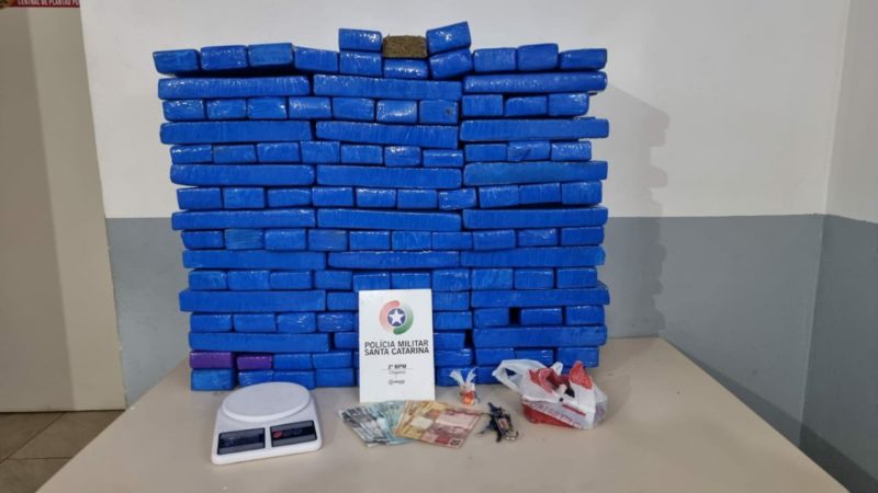 Maconha estava em uma casa no bairro Parque das Palmeiras – Foto: PM/ND