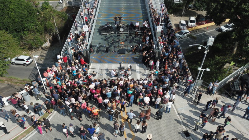 P&uacute;blico foi ver a Camerata Florian&oacute;polis no anivers&aacute;rio da ponte – Foto: Divulga&ccedil;&atilde;o/CBMSC