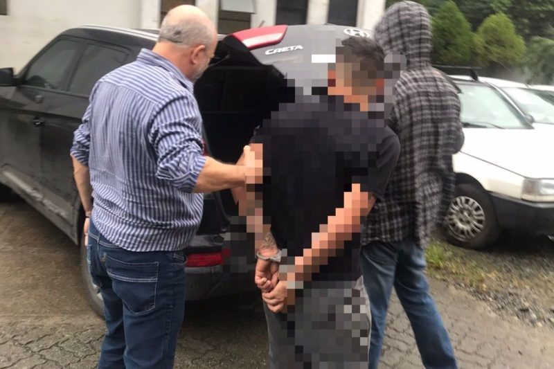 Homem foi preso acusado de estuprar as duas filhas em Joinville – Foto: PC/Divulga&ccedil;&atilde;o