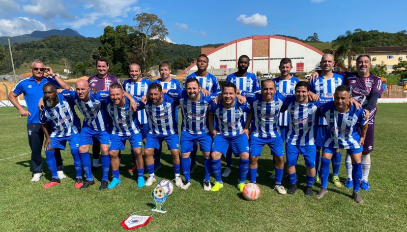 Equipe do Ava&iacute; Master em amistosos beneficentes em &Aacute;guas Mornas – Foto: Ava&iacute; Master/divulga&ccedil;&atilde;o/ND