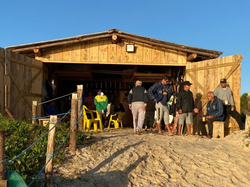 Prefeitura da Capital disponibilizou melhorias neste ano para a pesca da tainha, como iluminação dentro dos ranchos provisórios – Foto: PMF/Divulgação/ND