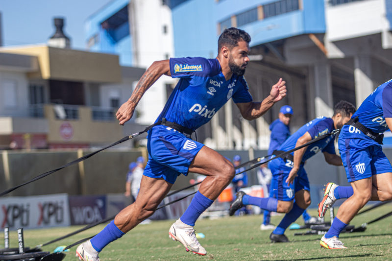 Raniele durante treino do Avaí