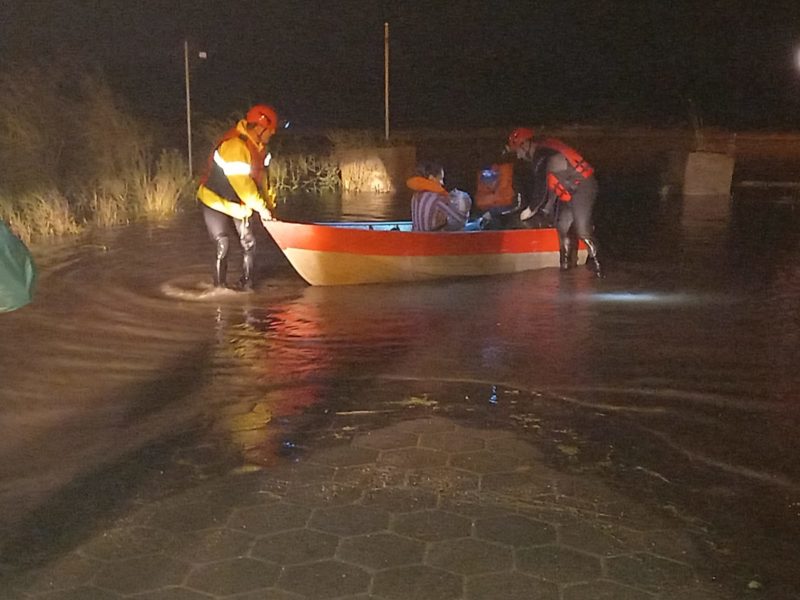 Em Morro da Fuma&ccedil;a, uma fam&iacute;lia precisou ser resgatada com a embarca&ccedil;&atilde;o – Foto: Divulga&ccedil;&atilde;o/ND