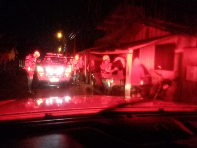 Bombeiros fizeram o resgate em Tubar&atilde;o – Foto: 8&deg; BBM/Divulga&ccedil;&atilde;o/ND