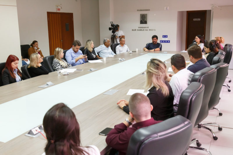 Secret&aacute;rio Jean Sestrem se reuniu com vereadores e comerciantes – Foto: Davi Spuldaro/CVI/ND