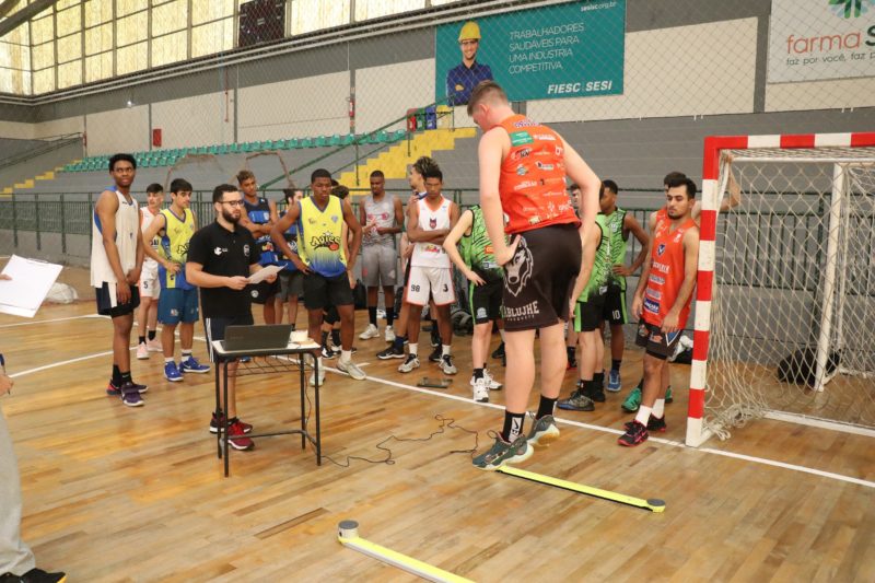 Sele&ccedil;&atilde;o Catarinense Masculina de Basquete sub-18 vai encarar per&iacute;odo de treinos em Jaragu&aacute; do Sul – Foto: VICTOR GUIAO/ND