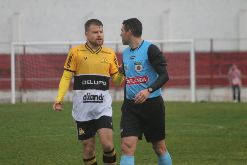 Marcos Serrato esteve em campo nos dois jogos. – Foto: Celso da Luz – Assesspria do Crici&uacute;ma