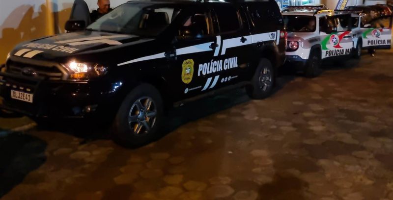 Um homem com mandado de pris&atilde;o tentou fugir, mas foi preso em opera&ccedil;&atilde;o da Pol&iacute;cia – Foto: Pol&iacute;cia Civil/ Divulga&ccedil;&atilde;o/ND