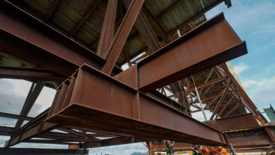 Sucatas da ponte Hercílio Luz são vendidas em leilão e rendem R$ 3 milhões