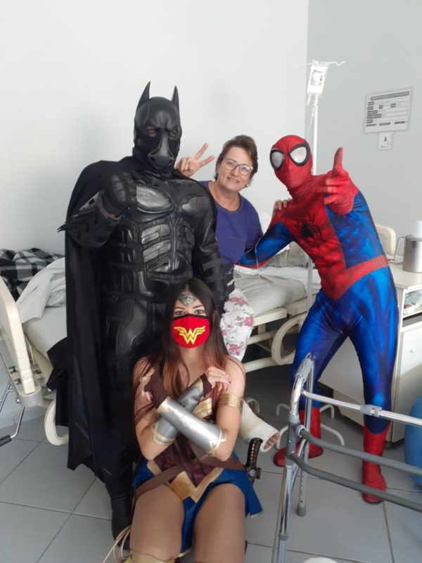 Super-heróis fazem ação especial para levar alegria aos pacientes do hospital Beatriz Ramos em Indaial &#8211; Foto: Divulgação