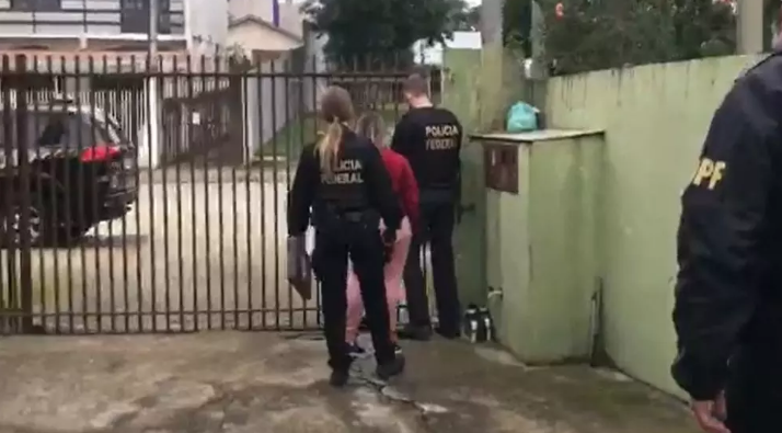 Suspeita de aliciar brasileiros que foram detidos com drogas na Tailândia é presa – Foto: PF/Divulgação/ND