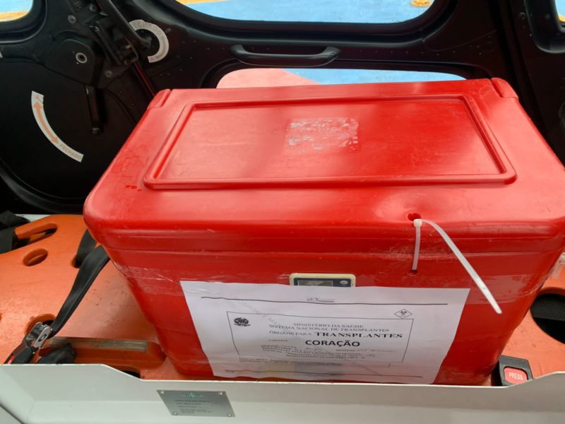 Equipe m&eacute;dica e &oacute;rg&atilde;o foram transportados pelo helic&oacute;ptero Arcanjo-03 – Foto: BOASC/Divulga&ccedil;&atilde;o/ND