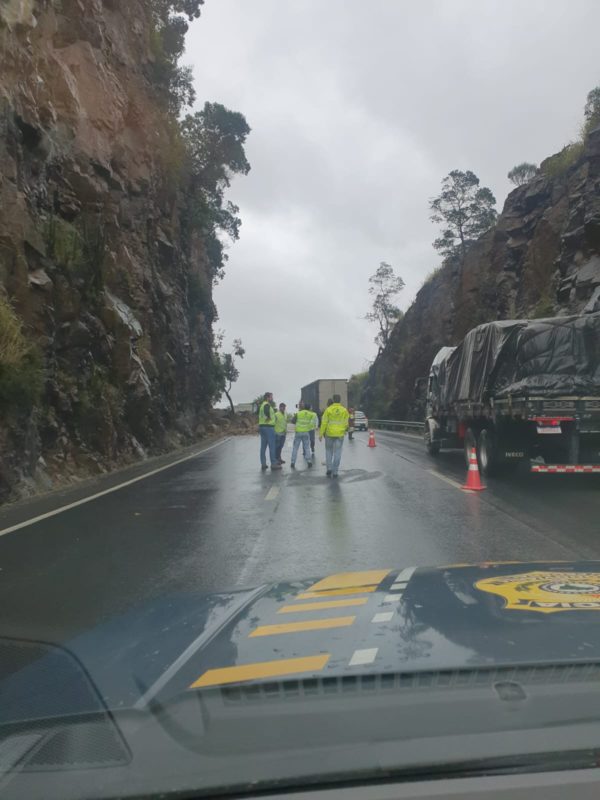 km 337 da BR-101, em Tubar&atilde;o – Foto: PRF/Divulga&ccedil;&atilde;o/ND