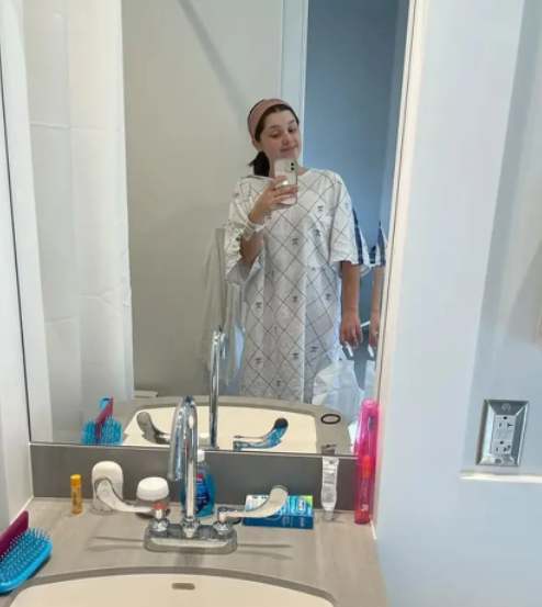 Apesar do susto, a mulher vem encarando a situa&ccedil;&atilde;o com leveza e ajudando nas redes sociais com informa&ccedil;&otilde;es sobre o tema – Foto: Kennedy News/The Sun/Reprodu&ccedil;&atilde;o/ND