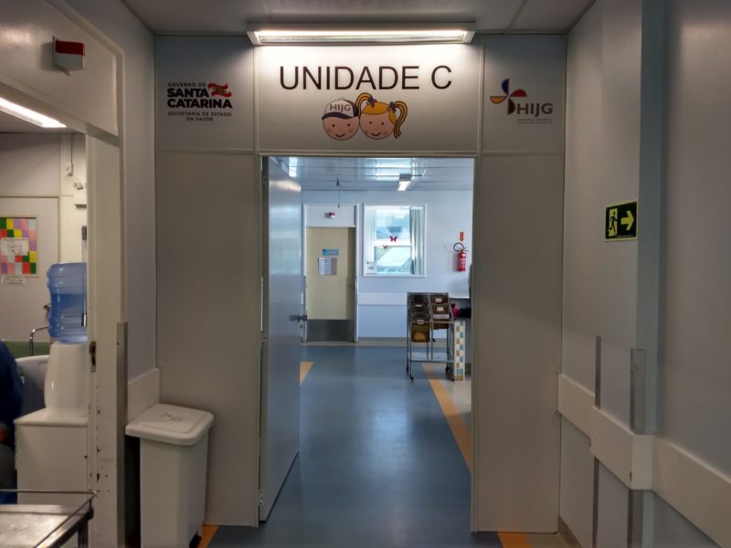 Ala pedi&aacute;trica &eacute; uma das que mais v&ecirc;m sofrendo com a falta de insumos e profissionais no Joana de Gusm&atilde;o &mdash; Foto: HIJG/Divulga&ccedil;&atilde;o/ND