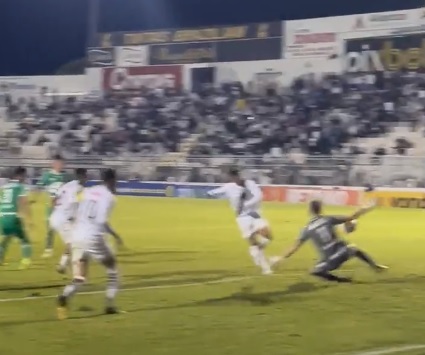 Lucca chuta a menos de um metro de V&aacute;gner que faz linda defesa – Foto: AAPP/Divulga&ccedil;&atilde;o/ND