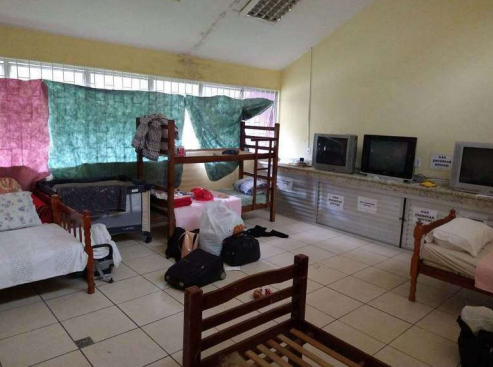 Terceiro dormit&oacute;rio da Casa de Passagem de Mulheres de Florian&oacute;polis em agosto de 2021 – Foto: MPSC/Reprodu&ccedil;&atilde;o/ND