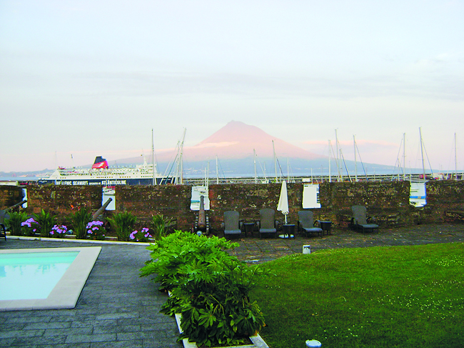 Vulc&atilde;o do Pico visto da ilha do Faial – Foto: Reprodu&ccedil;&atilde;o/ND