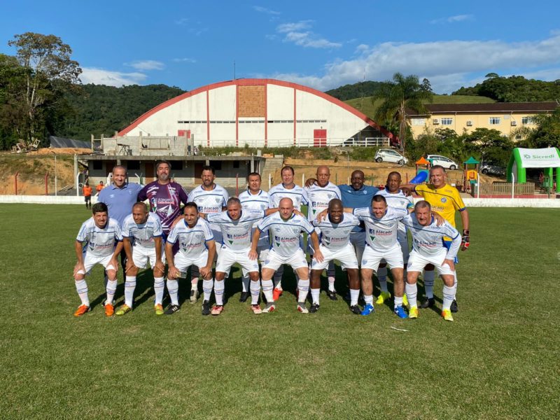 Equipe de veteranos do Cometa em amistoso beneficente contra o Ava&iacute; Master – Foto: Ava&iacute; Master/divulga&ccedil;&atilde;o/ND
