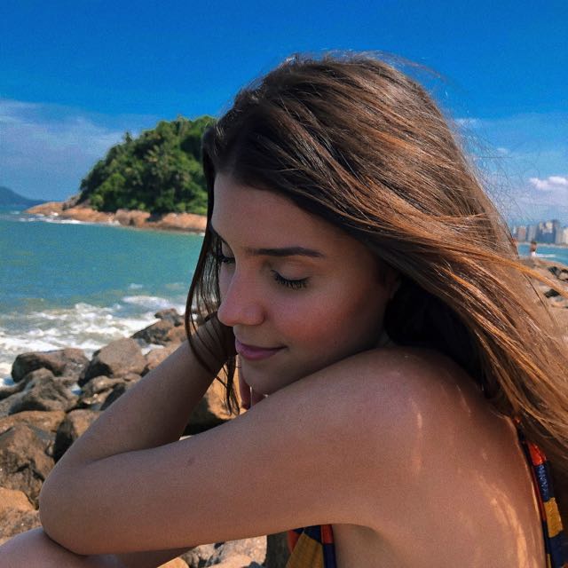 Giovanna reside em S&atilde;o Paulo, e tamb&eacute;m faz parte da comunidade geek desde sua adolesc&ecirc;ncia, sendo ass&iacute;dua por videogames e mundos fict&iacute;cios, como a Terra M&eacute;dia e Hogwarts – Foto: Arquivo pessoal/Divulga&ccedil;&atilde;o/ND