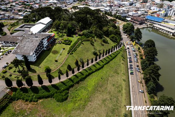 O Transcatarina causa um enorme impacto econ&ocirc;mico nos munic&iacute;pios que fazem parte do seu roteiro – Foto: Duda Bairros/DFOTOS