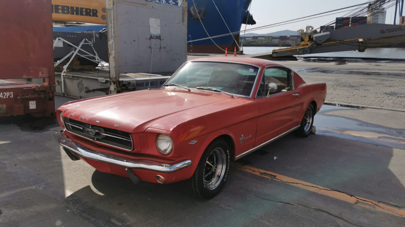 Um dos clássicos da indústria automobilística, Mustang desembarcou em Itajaí &#8211; Foto: Porto de Itajaí/Divulgação/ND