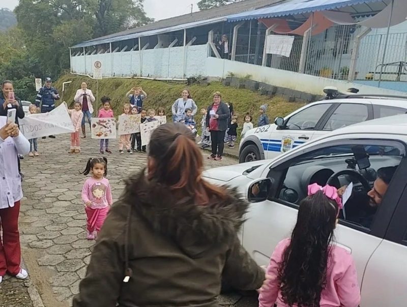 Crian&ccedil;as se mobilizam para chamar aten&ccedil;&atilde;o sobre os perigos da dengue em Blumenau – Foto: Reprodu&ccedil;&atilde;o/Internet/ND