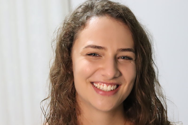 Com apenas 20 anos de idade, a atriz Débora Pancotte vence reality show exclusivo para web