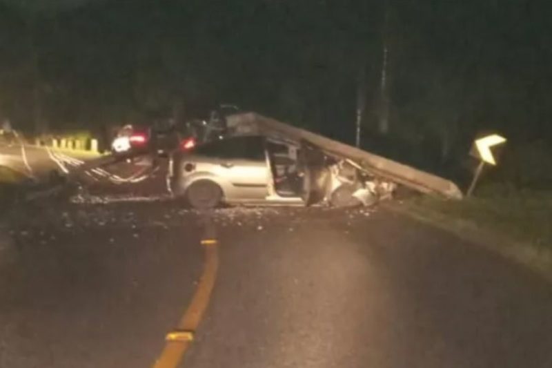 Homem fugiu e abandonou crian&ccedil;as dentro de carro ap&oacute;s acidente – Foto: Internet/Reprodu&ccedil;&atilde;o