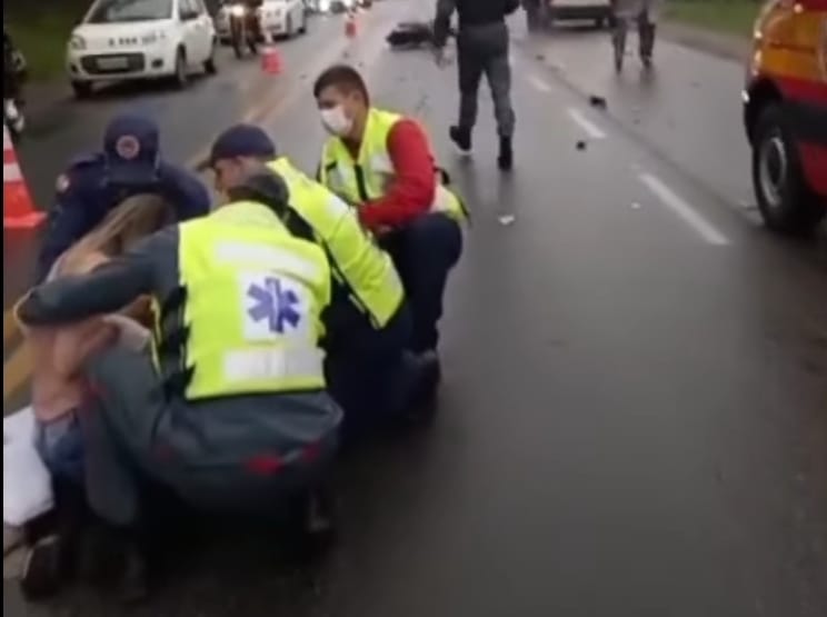 Motociclista ficou com ombro gravemente ferido ap&oacute;s colis&atilde;o – Foto: Itaja&iacute; Tr&acirc;nsito/Reprodu&ccedil;&atilde;o Internet