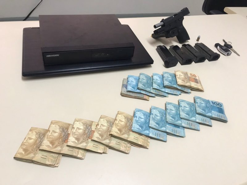 Tr&ecirc;s homens suspeitos de serem agiotas s&atilde;o presos na Grande Florian&oacute;polis – Foto: PCSC/Divulga&ccedil;&atilde;o/ND