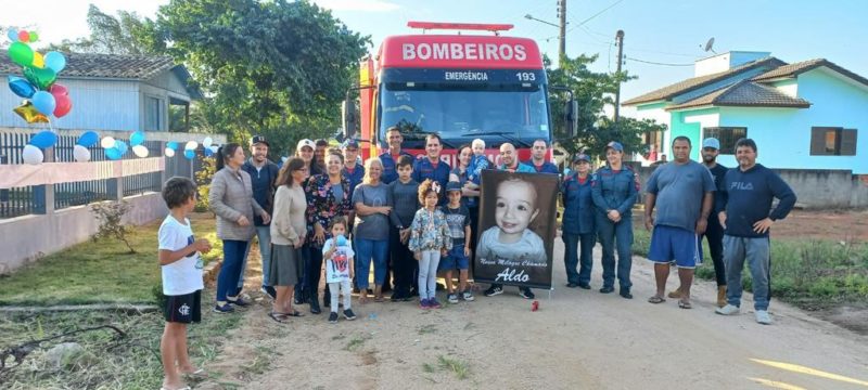 Bombeiros, familiares e amigos fizeram uma recep&ccedil;&atilde;o para Aldo – Foto: Divulga&ccedil;&atilde;o/ND
